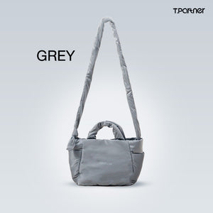 กระเป๋าสะพายไหล่สีเทาขนาดเล็ก รุ่น Cozy Bag จาก T.Partner