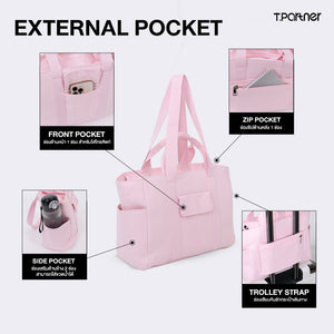 กระเป๋า Tote One day สีชมพู ดีไซน์ภายนอกมีช่องซิปด้านหลัง ช่องด้านหน้า ช่องข้าง และสายรัดกระเป๋าเดินทาง