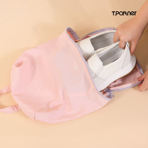 กระเป๋าจัดระเบียบ Organize Space Saver Bag สีชมพูอ่อน ใส่รองเท้าผ้าใบสีขาว
