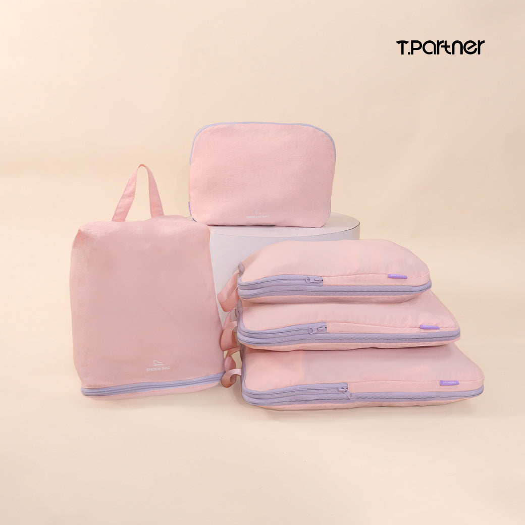 กระเป๋าจัดระเบียบ Organize Space Saver Bag สีชมพูอ่อนสำหรับจัดเก็บเสื้อผ้าและของใช้เดินทาง