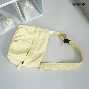 กระเป๋าสะพายข้างสีเหลืองอ่อน All Day Tote Bag ดีไซน์เรียบหรู ผลิตจากวัสดุคุณภาพ