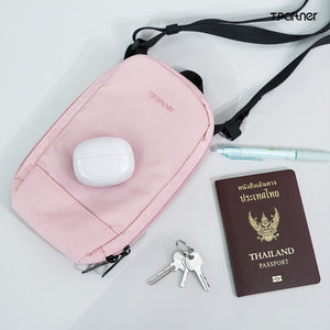 กระเป๋าสะพายข้างสีชมพู MovePass พร้อมพาสปอร์ตไทย กุญแจ และหูฟังไร้สาย