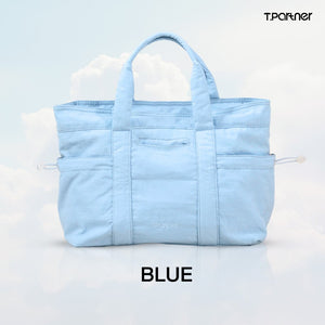 กระเป๋าสะพายข้างสีฟ้าอ่อน T.PARTNER ดีไซน์เรียบหรู จุของได้เยอะ