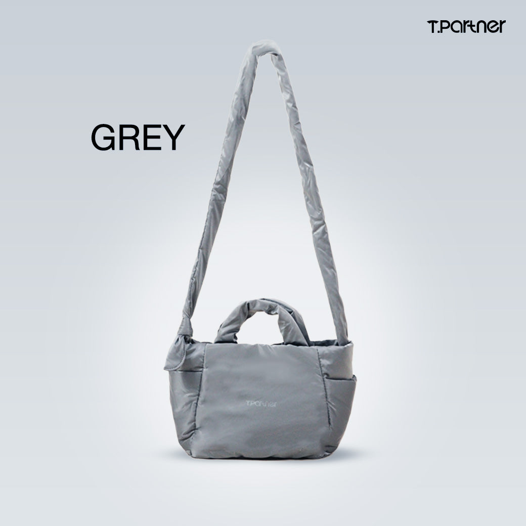 กระเป๋าสะพายไหล่สีเทาขนาดเล็ก รุ่น Cozy Bag จาก T.Partner