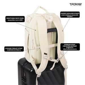 กระเป๋าเป้ Duffle Backpack สีครีม มีสายสะพายบ่าบุนวม สายรัดอก และสายรัดกระเป๋าเดินทาง