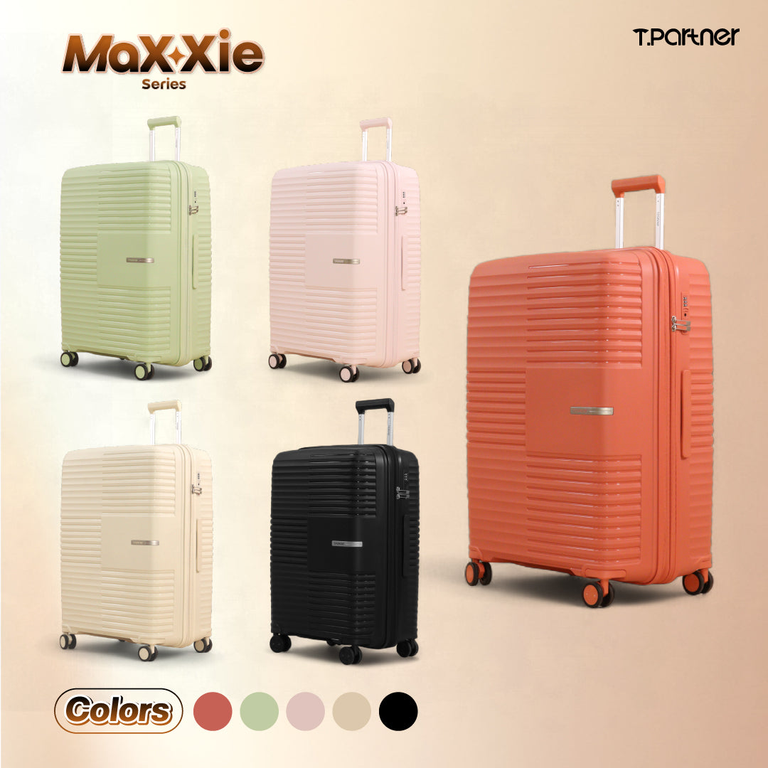 กระเป๋าเดินทางรุ่น MaXXie Series สีเขียวอ่อน ชมพู ส้ม ดำ และครีม วางเรียงกันหลายขนาด