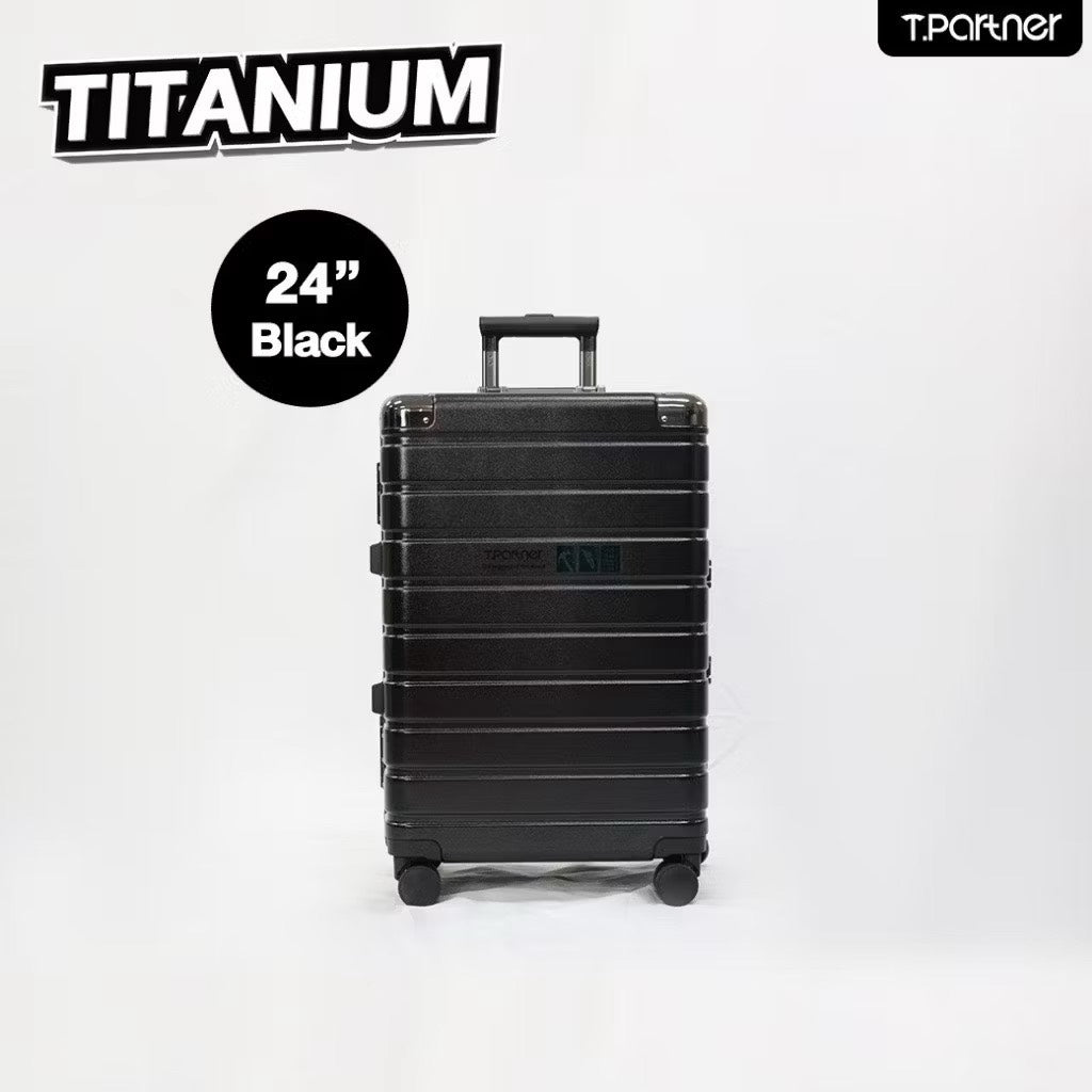 กระเป๋าเดินทาง Titanium Series ขนาด 24 นิ้ว สีดำ ดีไซน์ทันสมัย